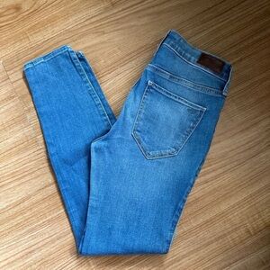 hollister skinny jeans.